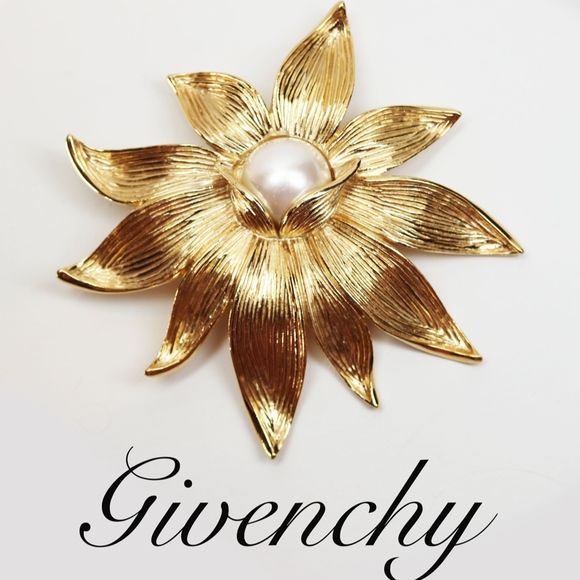 SOLD 🛒 🛍 GIVENCHY FAUX PEARL GOLD FLORAL BROOCH - Picture 3 of 8
